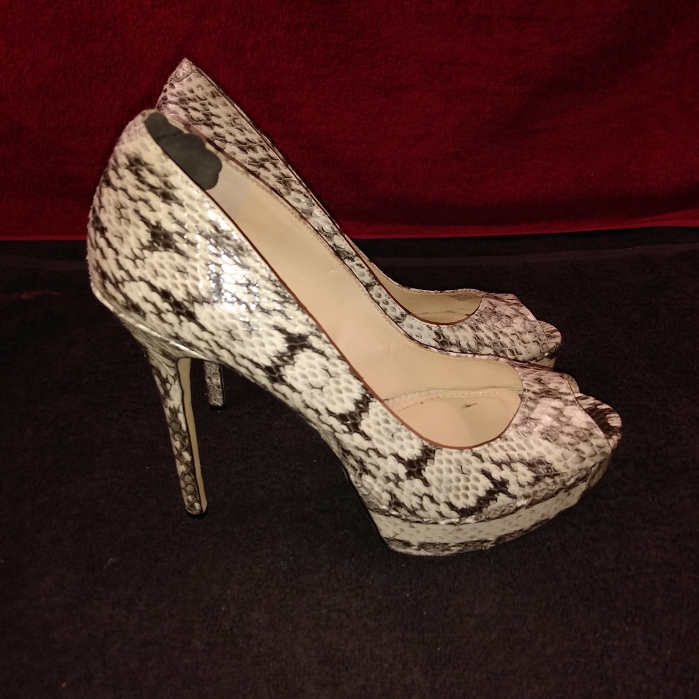 Vince Camuto Lorim Pumps Sz 8M Snake Print Womens